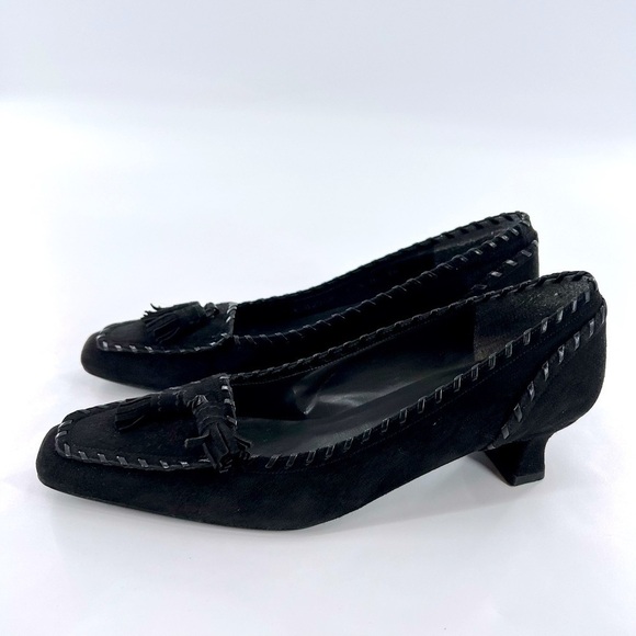STUART WEITZMAN
Suede Tassel Accents Pumps size 7.5 N - Picture 12 of 12